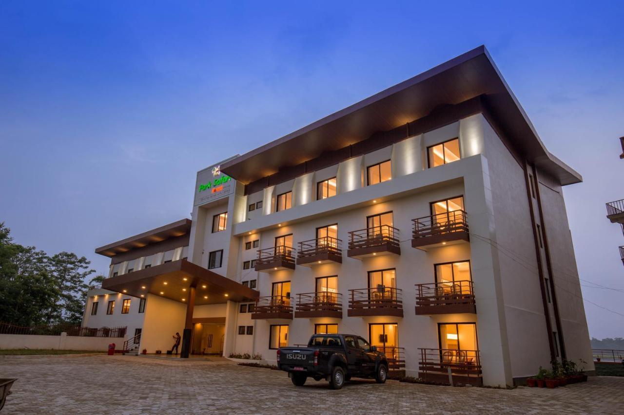 Park Safari Resort Sauraha Exterior foto
