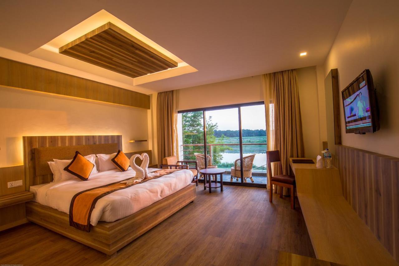 Park Safari Resort Sauraha Exterior foto