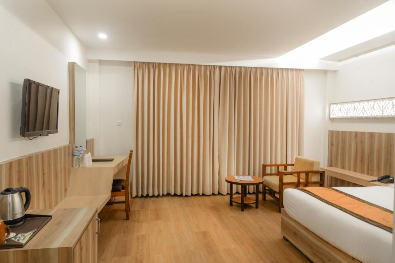 Park Safari Resort Sauraha Exterior foto