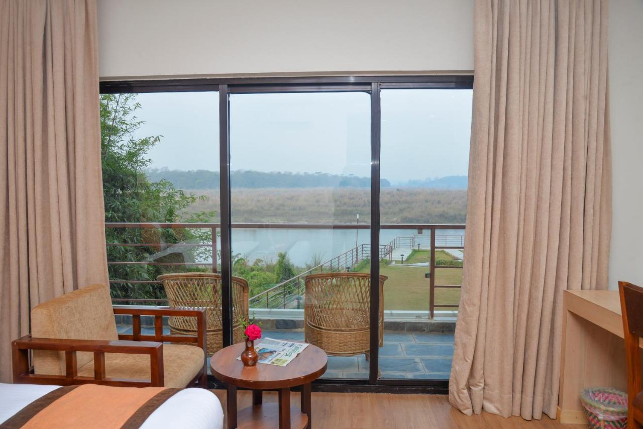 Park Safari Resort Sauraha Exterior foto