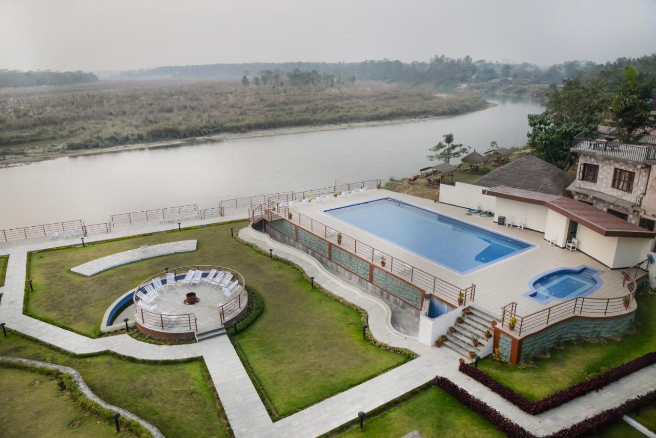 Park Safari Resort Sauraha Exterior foto