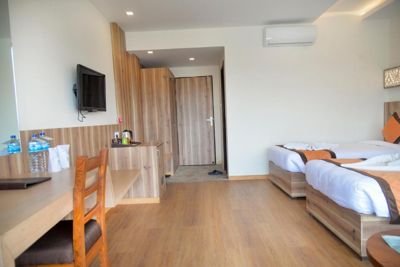 Park Safari Resort Sauraha Exterior foto
