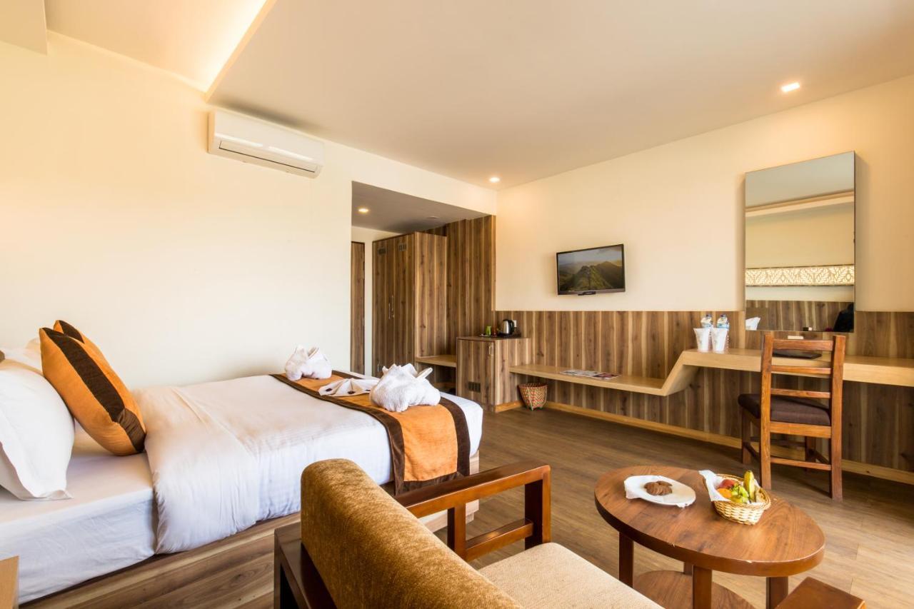 Park Safari Resort Sauraha Exterior foto